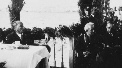 Atatürk konuşurken bardak kıran adama nasıl davrandı?