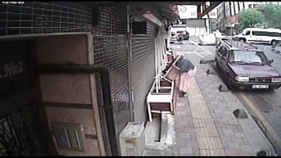 Mağazaya dadanan hırsızlar esnafı canından bezdirdi