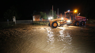 Nevşehir'i sağanak vurdu: Bazı yollar ulaşıma kapandı