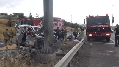 Silivri’de feci kaza! Bariyerlere çarpan genç sürücüsü öldü…