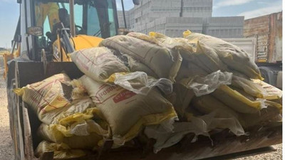 Sahte gübre yaptılar ama zabıtadan kaçamadılar. 30 ton sahte gübre imha edildi