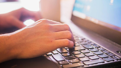 AB'de terör içeriklerinin 1 saat içinde internetten kaldırılması uygulamaya kondu