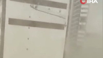 Metrelerce yükseklikten yere çakıldılar. İnşaat işçileri fırtınada savrulan iskeleden düştü