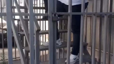 Yangından kaçarken merdivene tutuldular. Bir Türkiye klasiği
