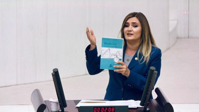 Meclis Kürsüsünden açıkladı CHP’li vekil Bakan Nebati'ye 'İktisada Giriş' kitabı yolladı.