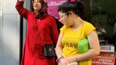 Engelli çocuk annesi AKP'li Başkana böyle isyan etti. Bana yaşattığını yaşasın