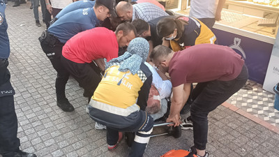 Kavgayı ayırmak istedi kafasına aldığı darbeyle hastanelik oldu