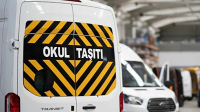 Okul servisi ile otomobil çarpıştı: 13 yaralı