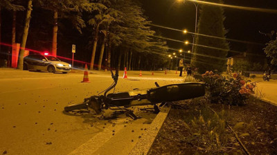 Sürat yaptığı motosikleti canını aldı
