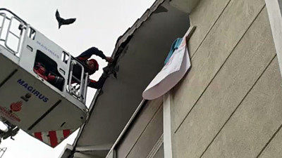 İtfaiye erine ‘Gaklaya gaklaya’ saldırdılar! ''Besle kargayı oysun gözünü'' sözü gerçek oldu…