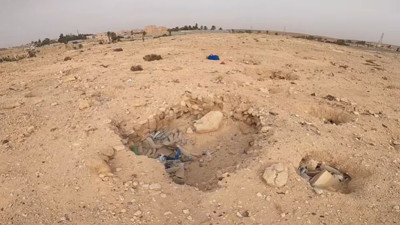 100 yıl önce İngilizlerin yalanlarına inanıp isyan bayrağı açan Araplar yine yalanlara inanıp Türk Şehitliği’ni tanınmaz hale getirdiler