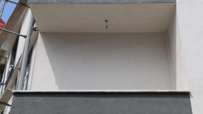 Rize'de fıkralara konu olacak apartman dairesi. Görenler donup kalıyor