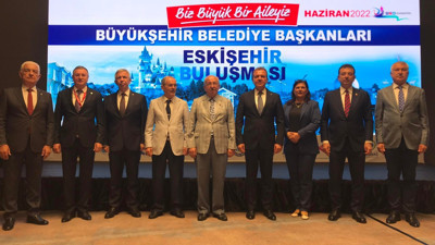 CHP'li Büyükşehir Belediye Başkanları Eskişehir'de bir araya geldi