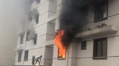 Pendik’te yangın çıkan daire alev alev yandı