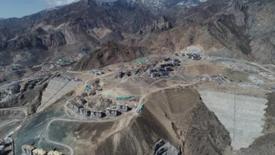 150 yıllık tarihinde 7. kez taşınan ilçe Yusufeli. Sorunlar gitgide artarak büyümeye devam ediyor.