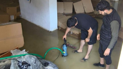 Ayakkabı imalathanesini su bastı. Tüm malzemeler sular altında kaldı