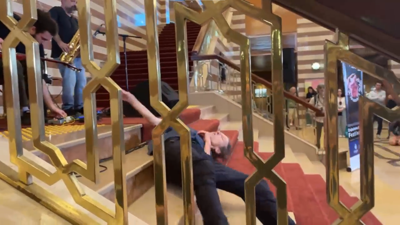 Ali İhsan Varol mahallenin delisine benzetti. Belediye Uluslararası Doğaçlama Dans Festivali düzenledi