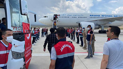 Afgan 1237 kaçak göçmen daha ülkesine gönderildi