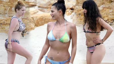 Ünlü oyuncular Demet Özdemir, Hazal Kaya ve Selin Şekerci sezonu Çeşme'de açtı!