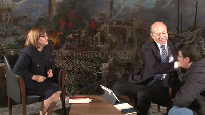 Muhabire canlı yayında tokat atmasıyla meşhur Muharrem Sarıkaya yine sahneye çıktı. Bu kez vatandaşa hakaret etti