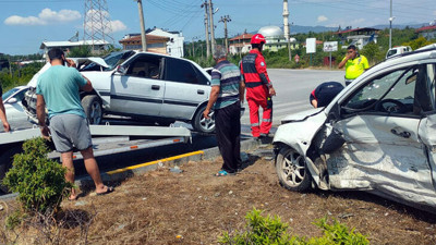 Dalaman'da otomobiller çarpıştı. 2'si çocuk, 4 yaralı