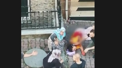 Böyle evlat olmaz olsun! Genç kız annesini bıçakladı…