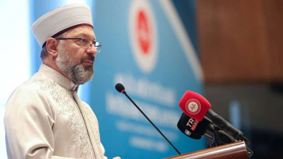 Bu kez yakınlarına torpil iddiası! Diyanet İşleri Başkanı Erbaş’ın kardeşi yine sahnede