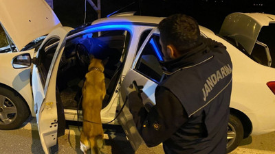 Üzerlerinde uyuşturucu madde bulunduran şüpheliler suçüstü yakalandı