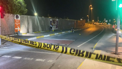 Küçükçekmece’de silahlı kavga: 1’i ağır 3 yaralı