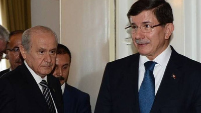 Davutoğlu Bahçeli’ye saat verdi. Uykusuz kalmanızı rica ediyorum 23.30’u bekleyin
