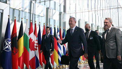 Milli Savunma Bakanı Hulusi Akar, NATO Karargahı'nda