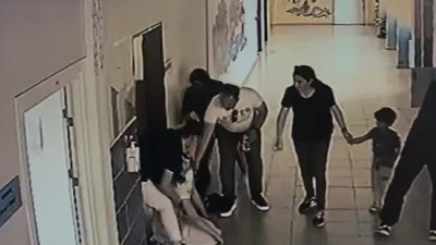 Heimlich Manevrası öğretmenin hayatını kurtardı. O anlar kamerada