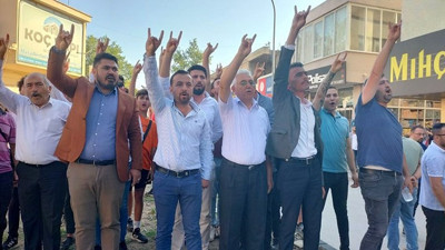 MHP'lilerden Davutoğlu'na protesto