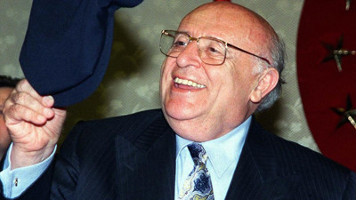 Binaenaleyh mekanın cennet olsun. Isparta'nın köyünden çıktı, Türkiye Cumhuriyeti'nin Cumhurbaşkanı oldu. Her şeyi Atatürk'e borçlu olduğunu biliyordu