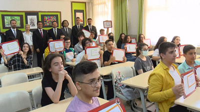 İstanbul'da karneler dağıtıldı, yaz tatili başladı