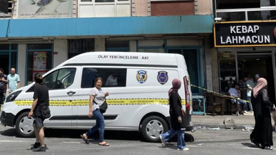 Esenler'deki zincir marketin deposunda can alan yangın