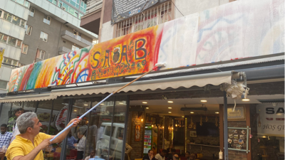 Ankara’da tabelası zorla beyaza boyanan Somalili Türk vatandaşı kadın işletmeci konuştu: Türkiye'de yasal olarak çalışmak suç mu? Siyah olmak suç mu?