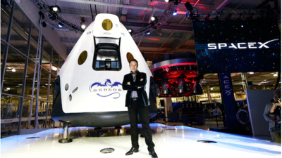 SpaceX'ten tarihi rekor: Üç roket ve elli beş uydu