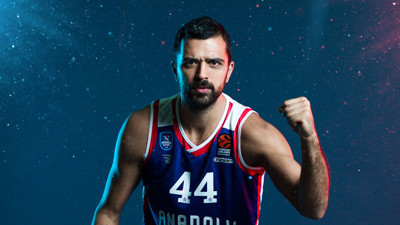 Simon basketbolu Efes'te bırakmak istiyor