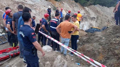 Manisa’da meydana gelen göçükte 3 kişi toprak altında kaldı