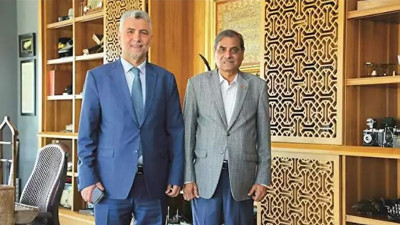 Pakistan'da yönetim değişti Yeni Şafak pastayı kaptı