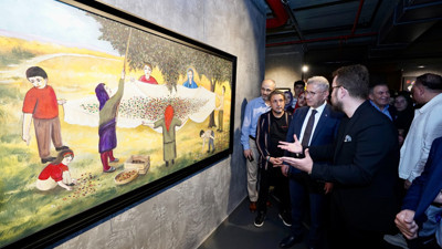 Ömür Akkor'un resim koleksiyonu Üsküdar'da