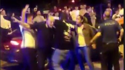 Kadıköy'de kaza sonrası yumruklar havada uçuştu