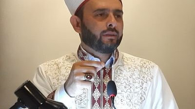 Yurt dışına giden doktorlarımıza hain diyen hoca dediğine diyeceğine pişman oldu. Sosyal medyadan tepkiler çığ gibi büyüdü