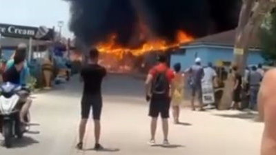 Lara Plajı'nda korku dolu anlar. İşletme alev topuna döndü