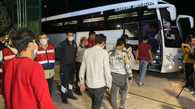 Kocaeli'de 136 düzensiz göçmen ülkesine gönderildi