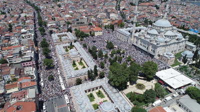Ustaosmanoğlu'nun cenazesi; Fatih Camii'ndeki yoğunluk havadan görüntülendi