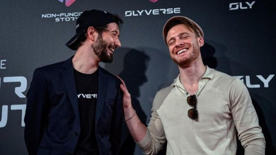 Kerem Bürsin La Casa De Papel dizisinin profesörü ile ortak oldu