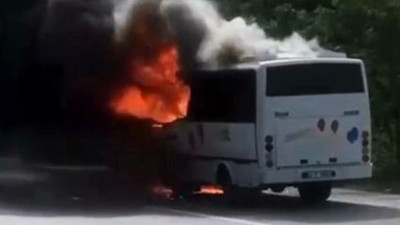 Seyir halindeki işçi servisi alev topuna döndü