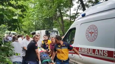 Dekanları taşıyan otobüs kaza yaptı: 1 dekan öldü, 19 yaralı